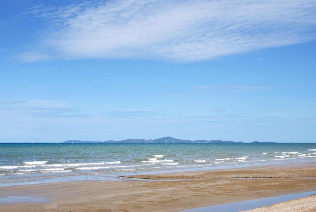 Sarita Chalet & Spa Hotel - Sha Extra Plus Jomtien Beach Esterno foto