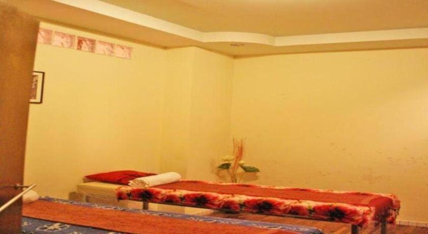 Sarita Chalet & Spa Hotel - Sha Extra Plus Jomtien Beach Esterno foto