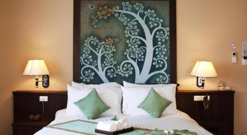 Sarita Chalet & Spa Hotel - Sha Extra Plus Jomtien Beach Esterno foto