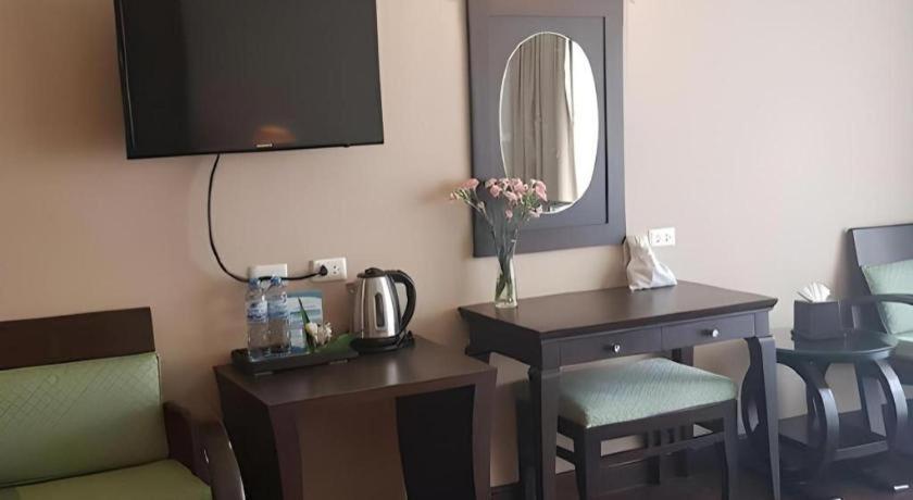Sarita Chalet & Spa Hotel - Sha Extra Plus Jomtien Beach Esterno foto