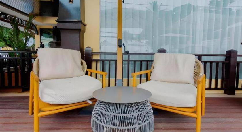 Sarita Chalet & Spa Hotel - Sha Extra Plus Jomtien Beach Esterno foto