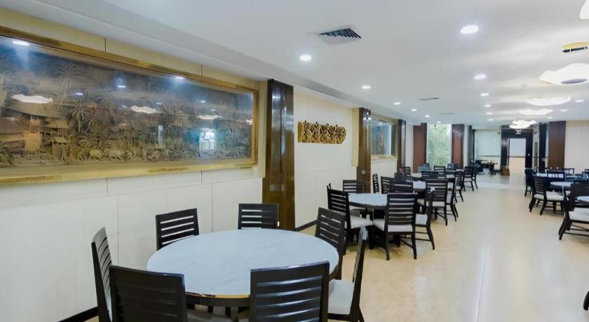 Sarita Chalet & Spa Hotel - Sha Extra Plus Jomtien Beach Esterno foto