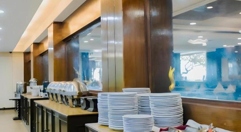 Sarita Chalet & Spa Hotel - Sha Extra Plus Jomtien Beach Esterno foto