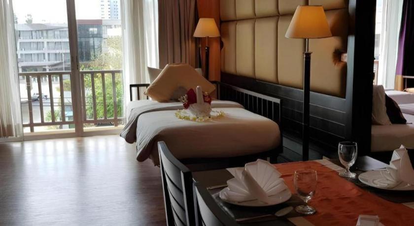 Sarita Chalet & Spa Hotel - Sha Extra Plus Jomtien Beach Esterno foto