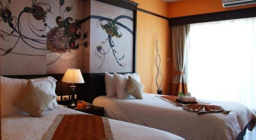 Sarita Chalet & Spa Hotel - Sha Extra Plus Jomtien Beach Esterno foto
