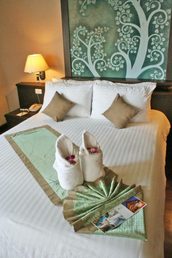 Sarita Chalet & Spa Hotel - Sha Extra Plus Jomtien Beach Esterno foto